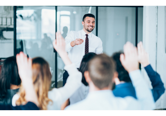 imagen7 Imagen de un médico dando formación